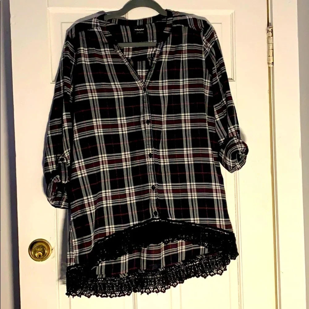 Wallpapher plaid lace blouse